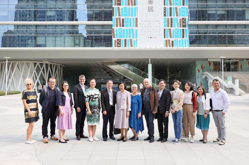 國圖館長曾淑賢領軍7國圖主官訪高市圖總館 陳其邁盼加強實質互動貼近世界