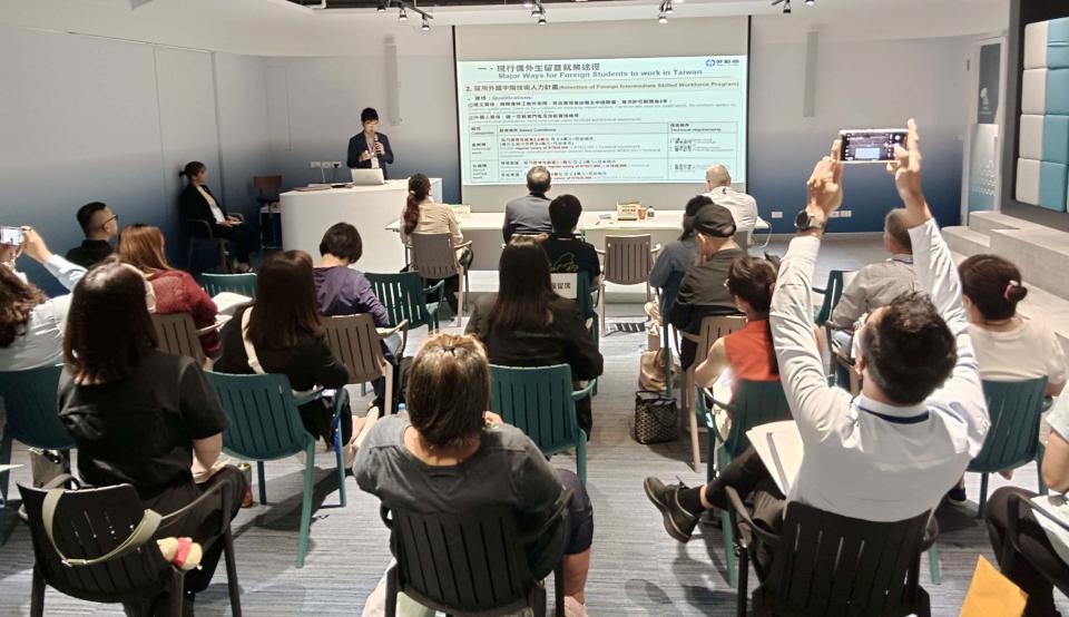 國發會人才服務及延攬中心前進高軟園區 辦理南台灣企業聘僱外國人才說明會