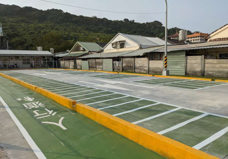 鼓山區青泉街、青泉街126巷口新建平面停車場完工 可容納150輛機車