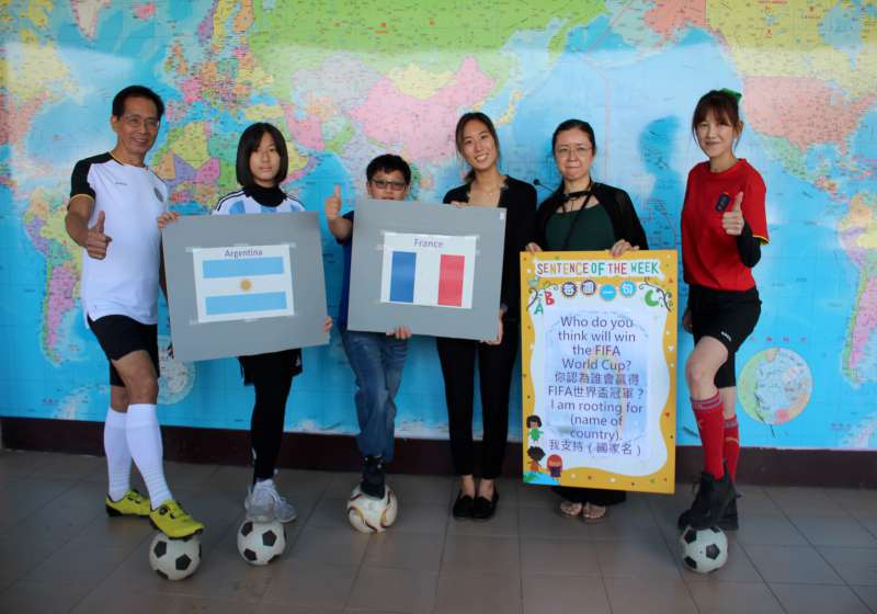 三民國小「瘋世足‧學英文」活動中外教師協同教學 學生預測冠軍球隊拿好禮