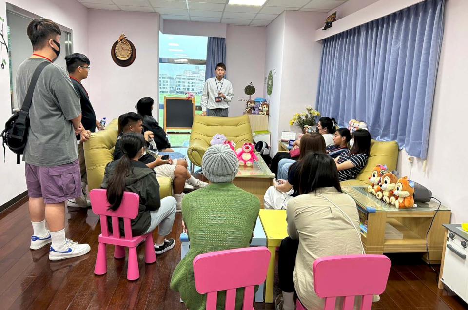 高師大性別所、原民文化專班師生訪高雄少家法院 觀摩環境設施聆聽專題講座