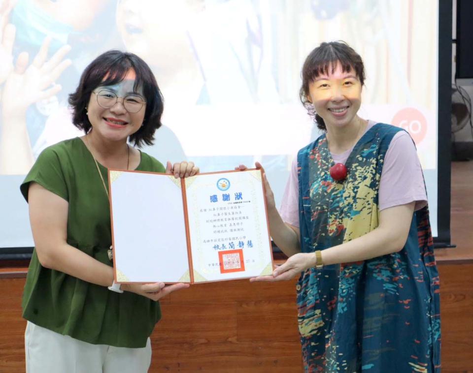 紅鼻子醫生逗樂砂崙國小師生 感謝高雄市家長協會推薦、台電贊助