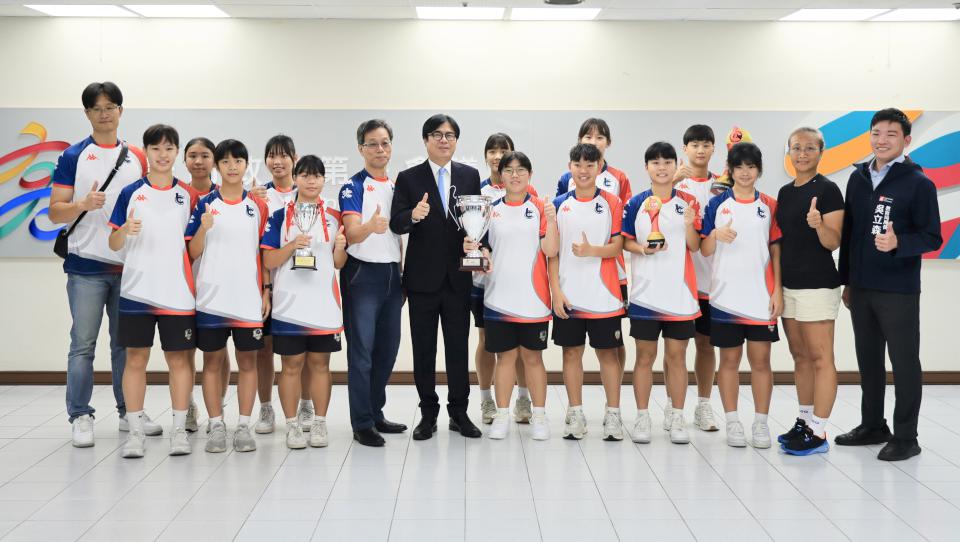右昌國中、瑞祥高中女足隊分獲冠、季軍 陳其邁市政會議贈補助金嘉勉