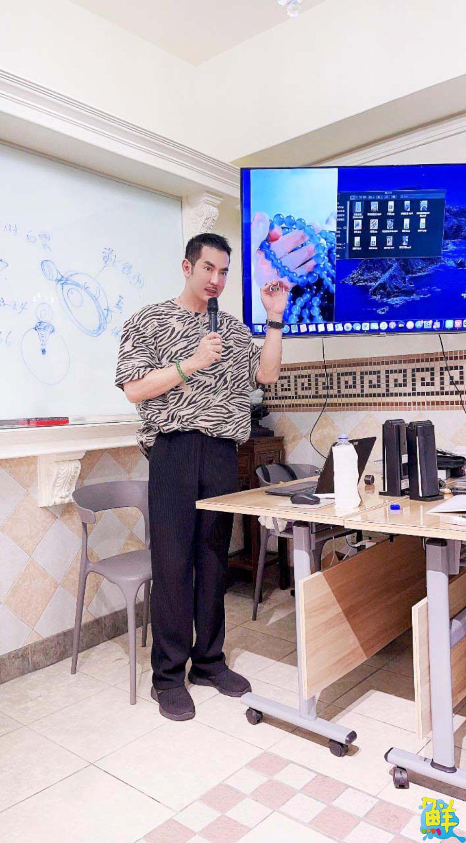 市場實務經驗最豐富講師陳龍博士 翡翠鑑定證照保證班 具台海兩岸翡翠鑑定師證照