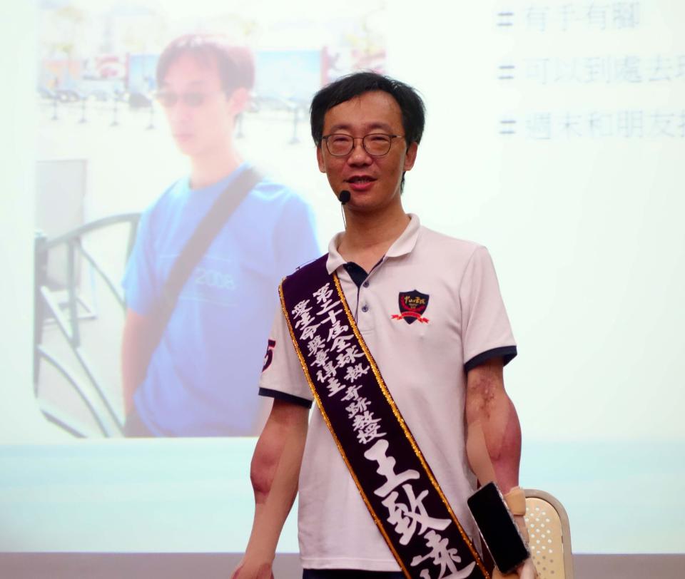 中山大學企管系副教授王致遠跳脫重度身障界線開導學生 榮膺教育部114年師鐸獎