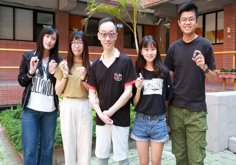 中山大學企管系副教授王致遠跳脫重度身障界線開導學生 榮膺教育部114年師鐸獎