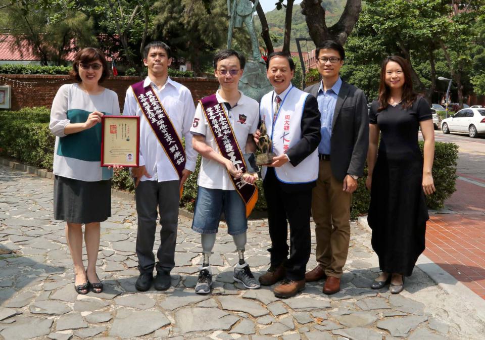 中山大學企管系副教授王致遠跳脫重度身障界線開導學生 榮膺教育部114年師鐸獎