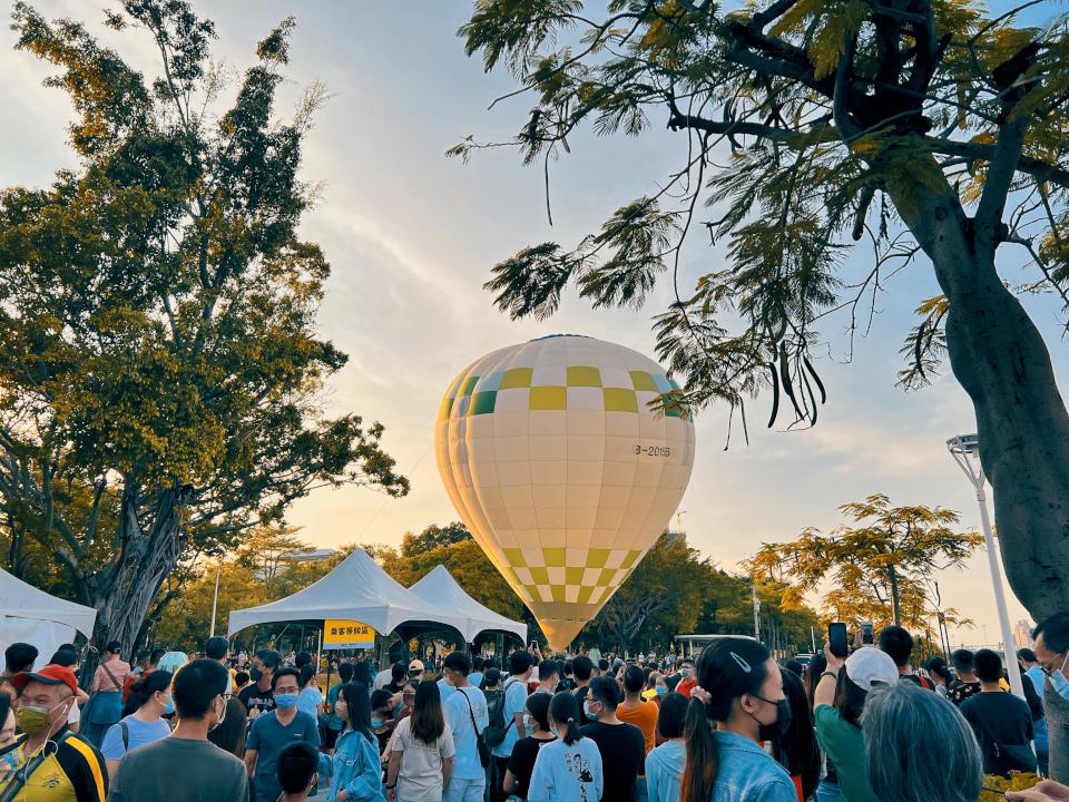 手刀留言抽免費搭乘體驗!「2024高雄愛‧月熱氣球」全新造型熱氣球中秋前夕首登場