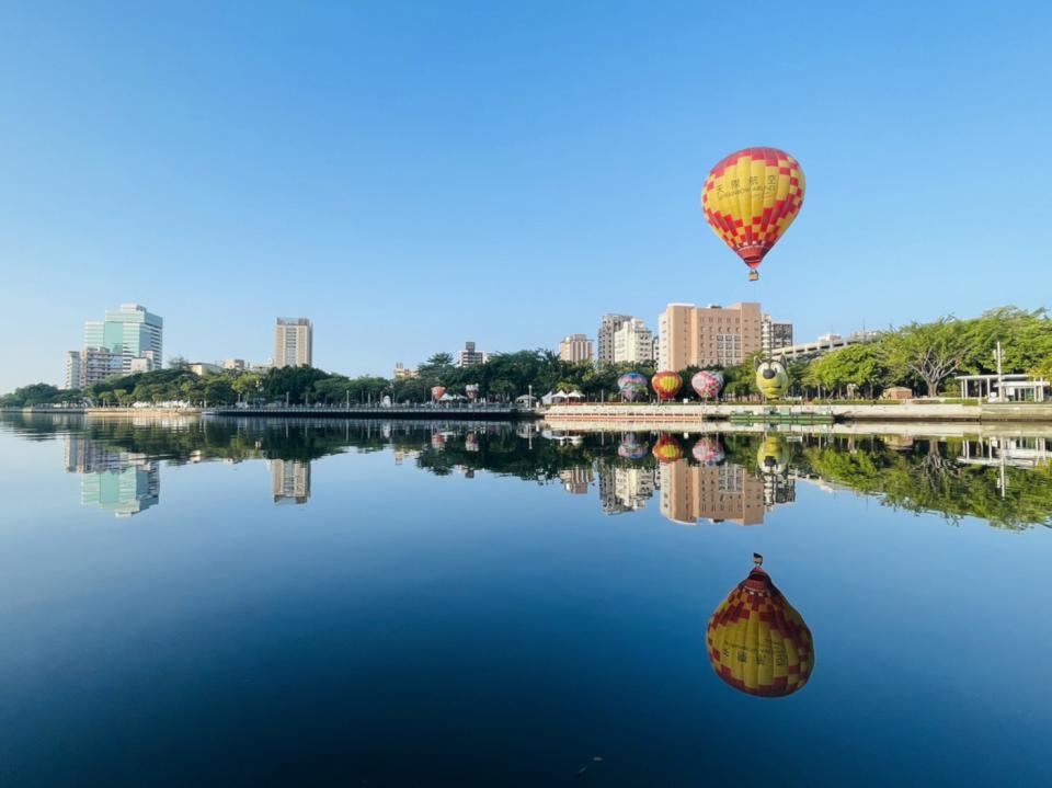 手刀留言抽免費搭乘體驗!「2024高雄愛‧月熱氣球」全新造型熱氣球中秋前夕首登場