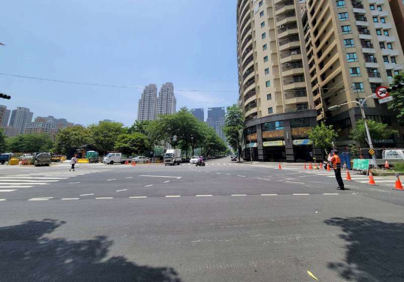 高雄輕軌二階鼓山區大順一、龍勝、南屏兩路口管制 捷運局籲請用路人提前改道