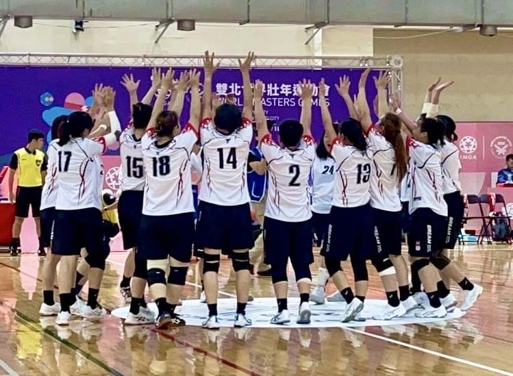 小港國中手球隊16校友挑戰2025年世壯運 43歲族以上女子手球封后