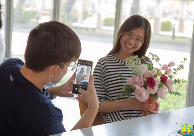 芬芳康乃馨 嘉南藥理大學師生校友齊賀母親節快樂