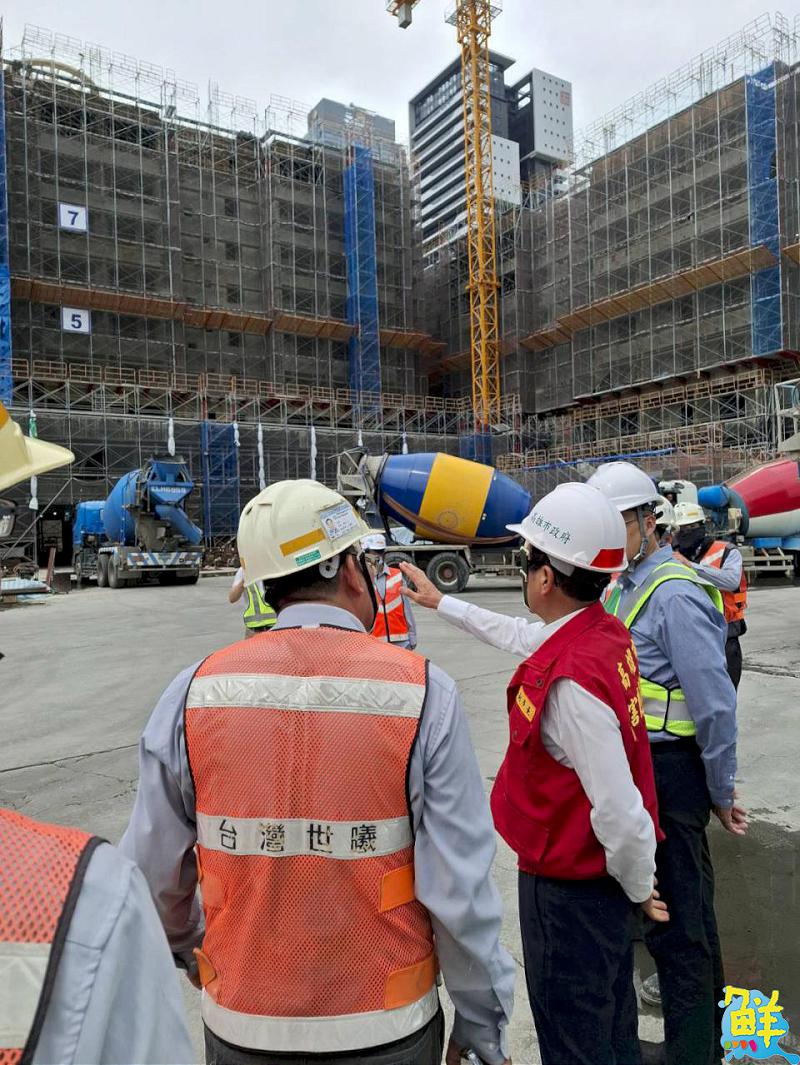 林欽榮副市長視察亞灣工地、鹽埕區抽水站、輕軌 責成各單位落實防颱整備