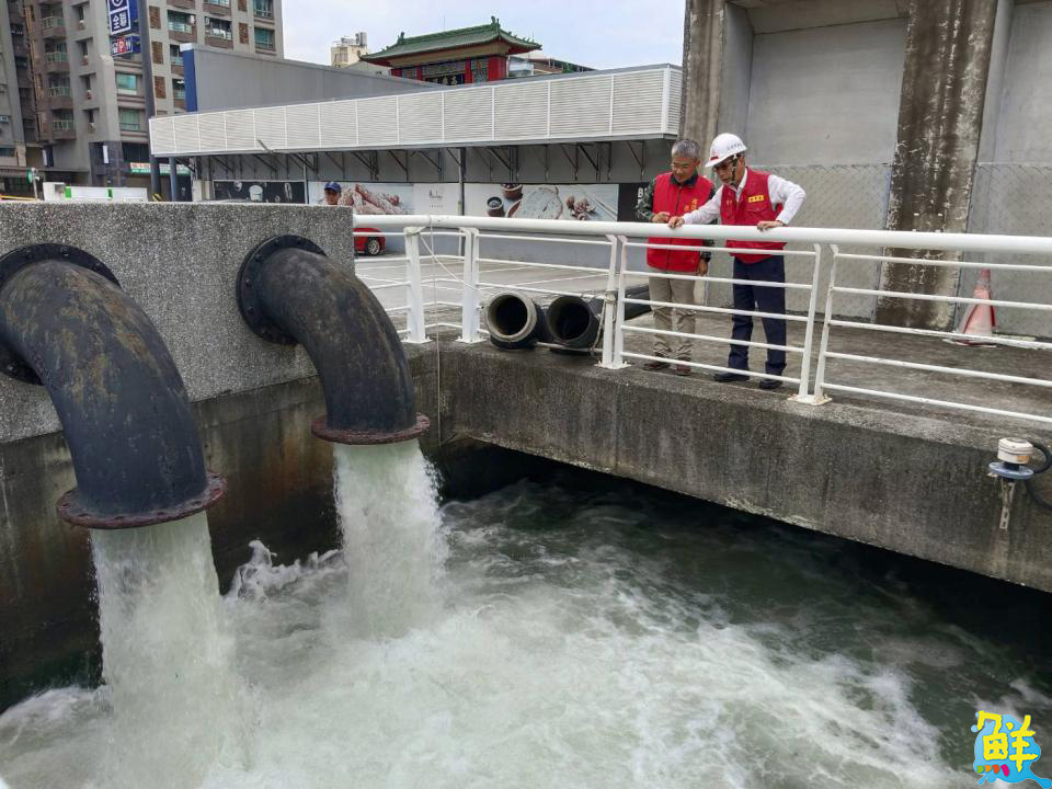 林欽榮副市長視察亞灣工地、鹽埕區抽水站、輕軌 責成各單位落實防颱整備