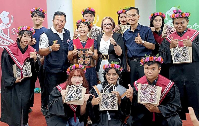 正修科大114級畢典三梯次舉行 78歲機械系博士畢業生林泉輝獲頒勤學楷模獎