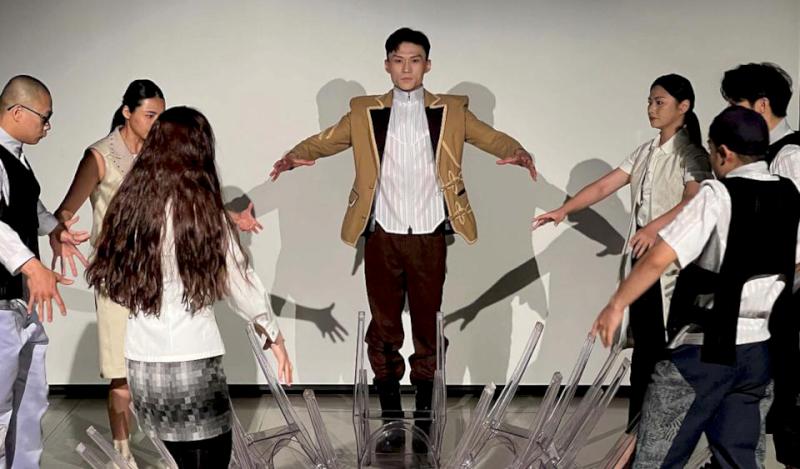 當代興傳奇青年劇場、新加坡九年劇場共製《八仙變數》 8戲服產自樹科大流設系