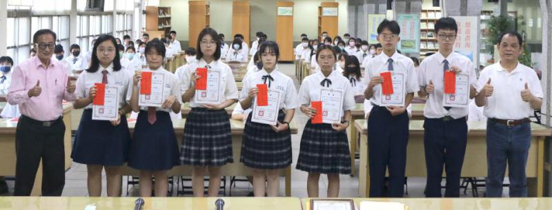 高英工商攜手建準集團連4年推品德教育 表揚了凡四訓作文賽得主品德優良人員