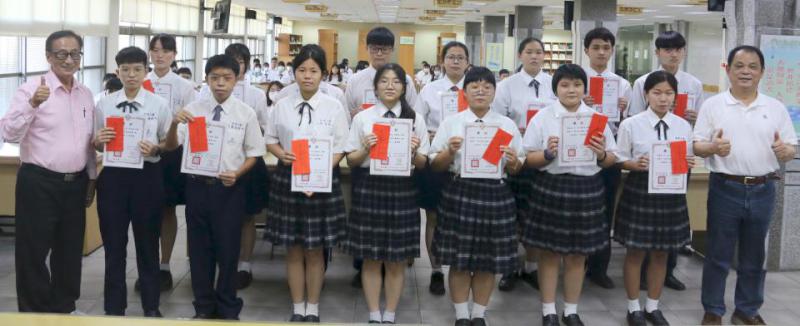 高英工商攜手建準集團連4年推品德教育 表揚了凡四訓作文賽得主品德優良人員