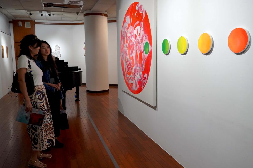 藝術家梁任宏創作個展《吹牛皮在紙上》 正修科大藝術中心30件作品邀賞