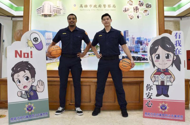 中華職籃全家海神隊2球星受邀高市警局宣教反毒 官方社群完成指定任務贈主場門票