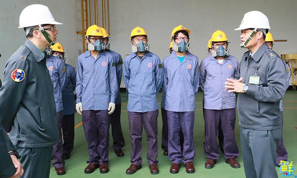 國防部軍備局長房茂宏視察205廠等單位 勉官兵自主管理落實防疫宣教