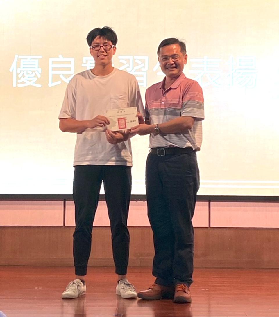 義大物治系113年應屆畢業生歐陽宣仁、張孝慎 物治師國考榮膺榜首、探花