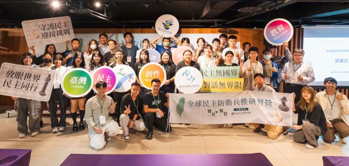 中山大學社科院全球民主防衛兵推研習營 30名高中職生參與專題課程兵推美中台情勢