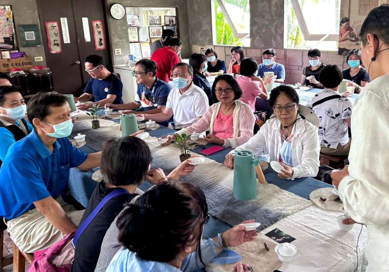 正修科大原資中心攜手體育室合辦教師研習 前進桃源區部落體驗食農教育工藝實作