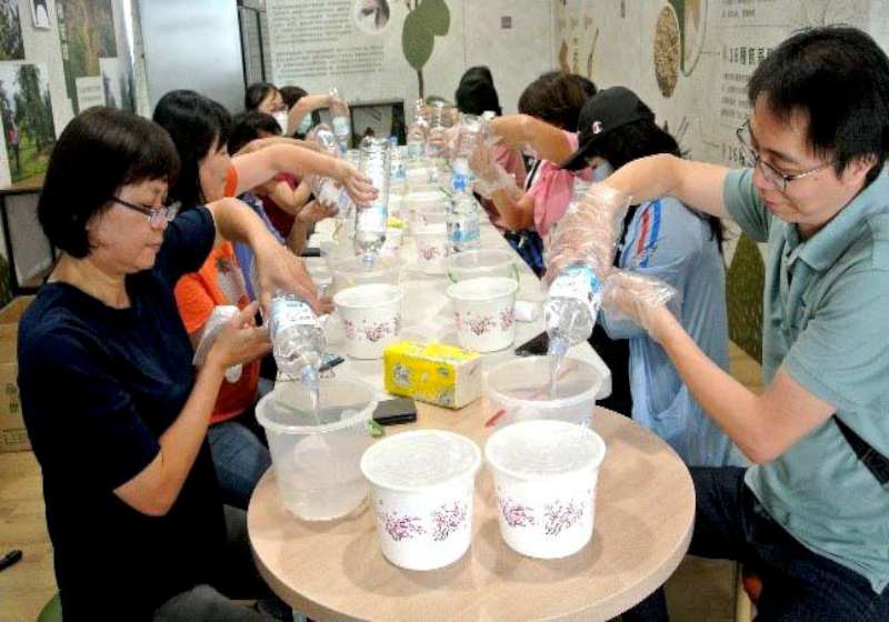 正修科大原資中心攜手體育室合辦教師研習 前進桃源區部落體驗食農教育工藝實作