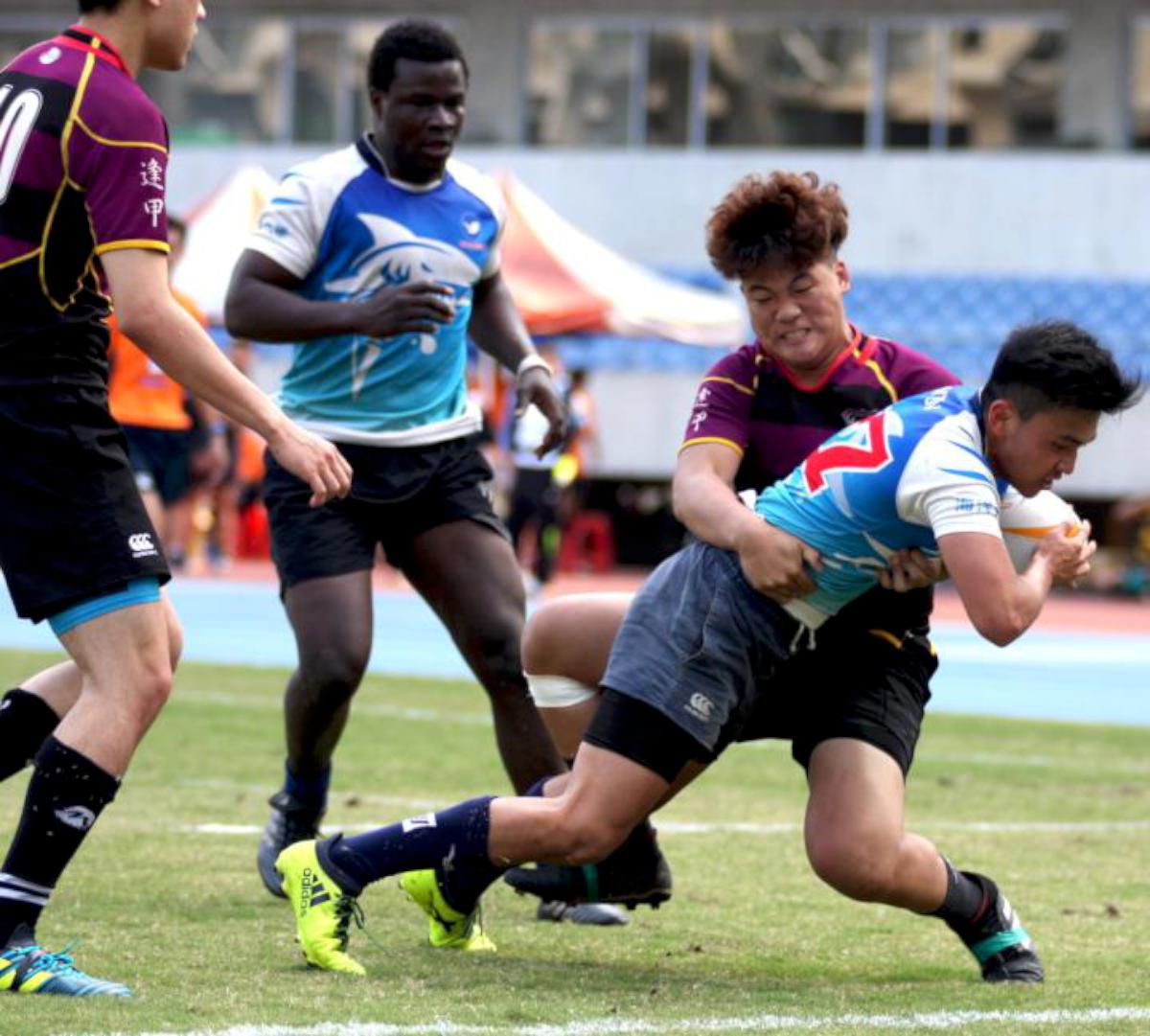 七人制橄欖球錦標賽高市國體場開踢 首日各分組戰況激烈