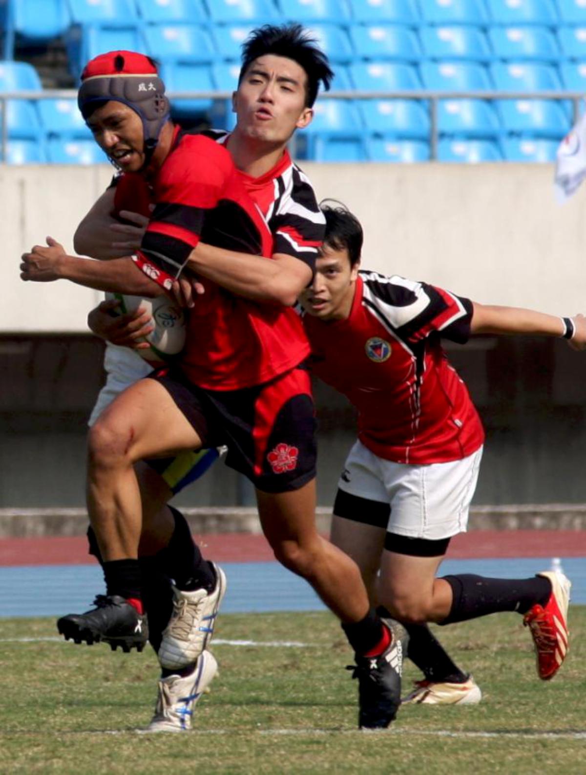 七人制橄欖球錦標賽高市國體場開踢 首日各分組戰況激烈