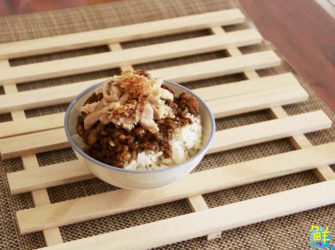 網友瘋傳!台灣最強牛肉拌麵&雞飯 高雄「臺灣麵‧雞飯」 紅羽土雞與台灣古早味的絕妙結合