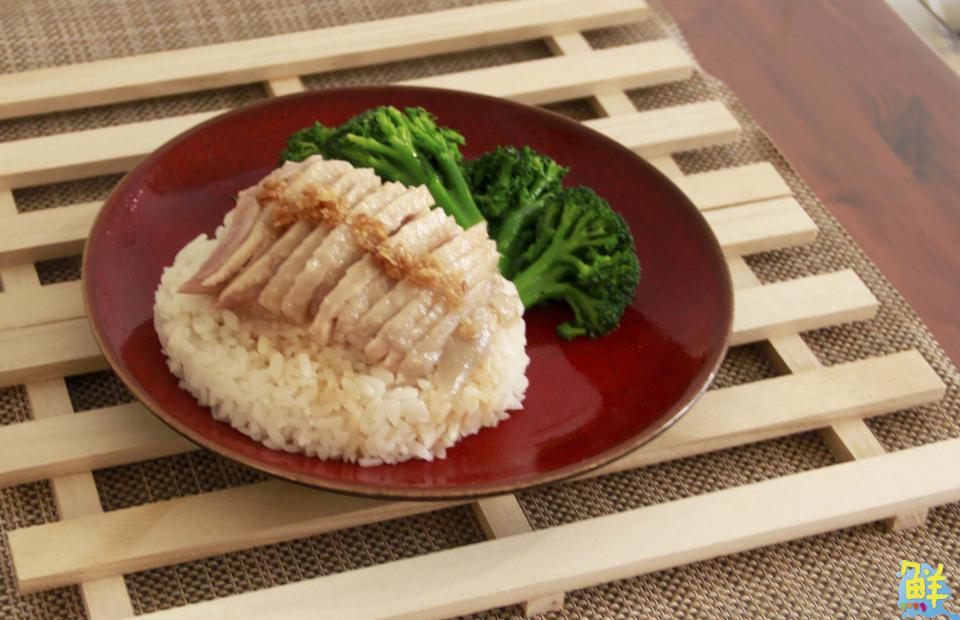 網友瘋傳!台灣最強牛肉拌麵&雞飯 高雄「臺灣麵‧雞飯」 紅羽土雞與台灣古早味的絕妙結合