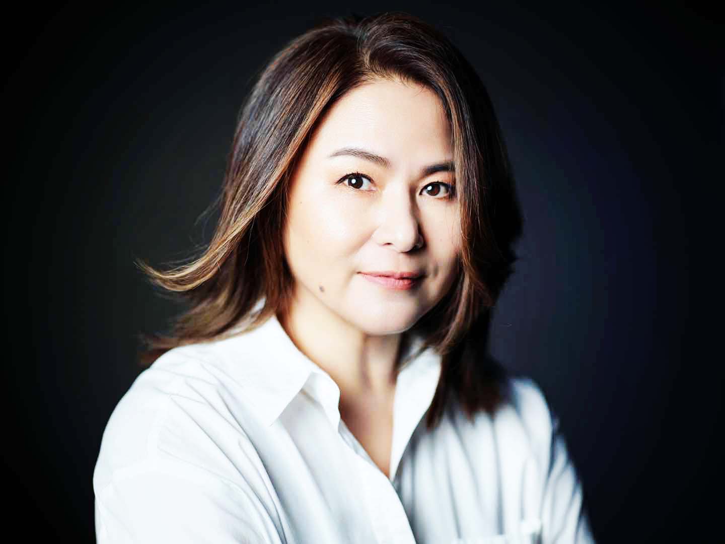 【第288期】前女團歌手 裘海正 現身高雄飯店 參與四藝術家聯展開幕茶會