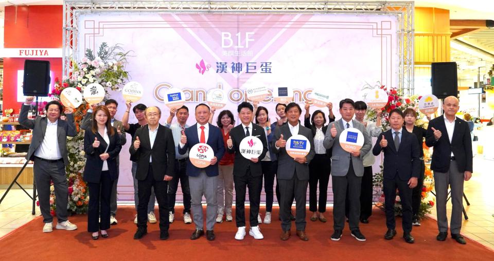 排隊人潮嚇嚇叫!高雄漢神巨蛋食品超市區大改裝 獨家引進LOPIA