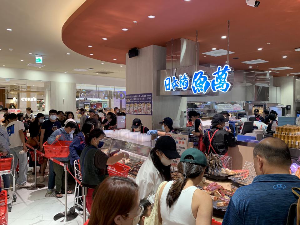 排隊人潮嚇嚇叫!高雄漢神巨蛋食品超市區大改裝 獨家引進LOPIA