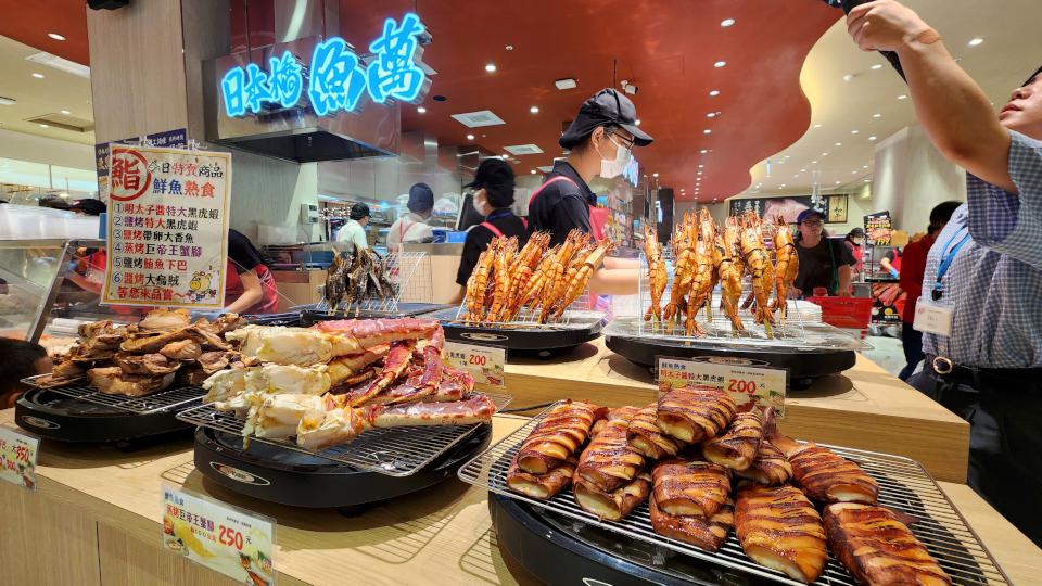 排隊人潮嚇嚇叫!高雄漢神巨蛋食品超市區大改裝 獨家引進LOPIA