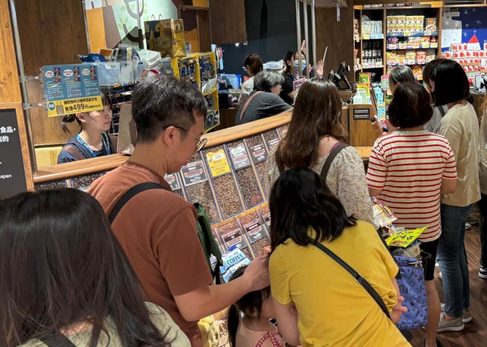 排隊人潮嚇嚇叫!高雄漢神巨蛋食品超市區大改裝 獨家引進LOPIA