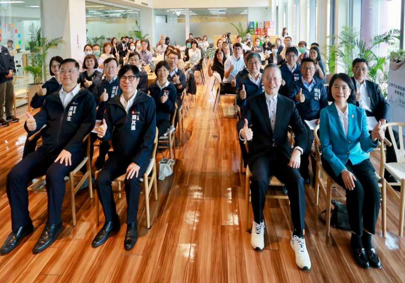 陳其邁市政會議關注預算籌編、新冠肺炎疫情、梅雨鋒面等 攜手能源基金會落實淨零