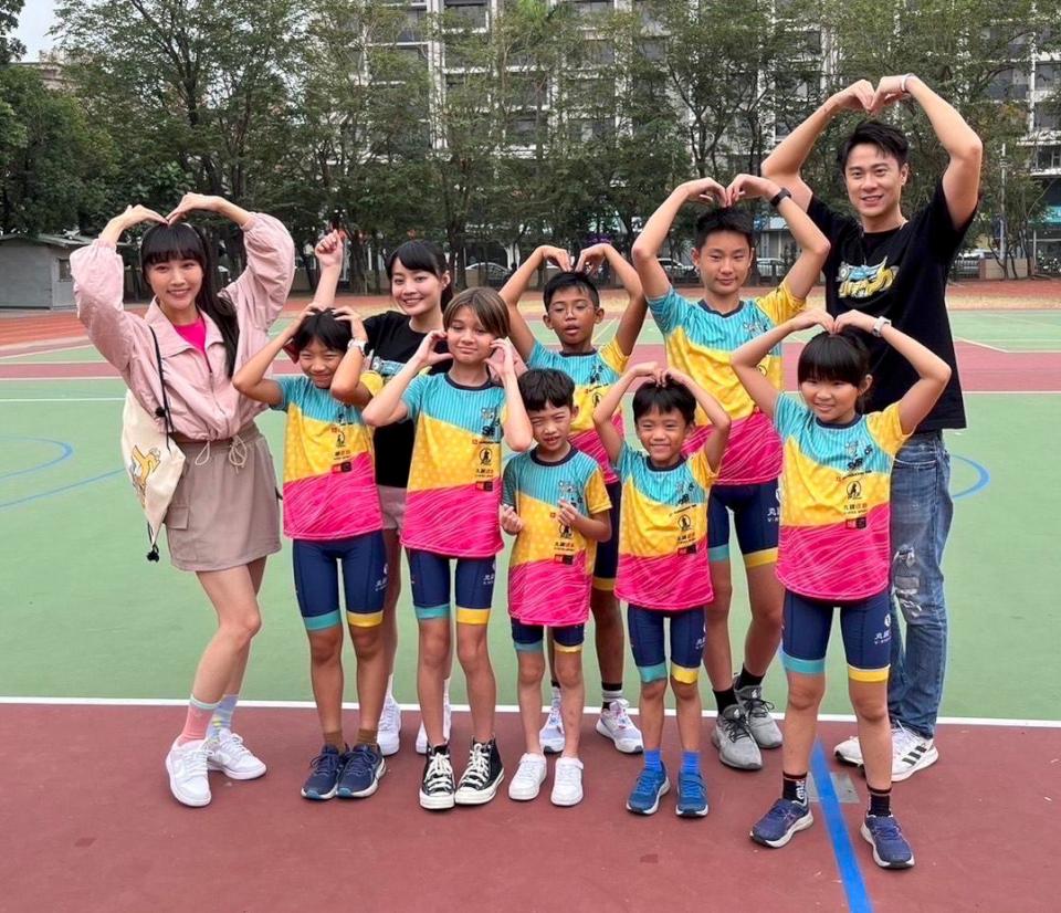 全台首部兒童運動實境節目高市新甲國小首映 紀錄10 名小鐵人選手受訓完賽