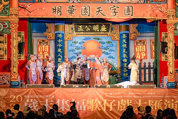 國立傳藝中心歌仔戲左營海軍操場大匯演 明華園天字戲劇團、秀琴歌劇團首獻藝