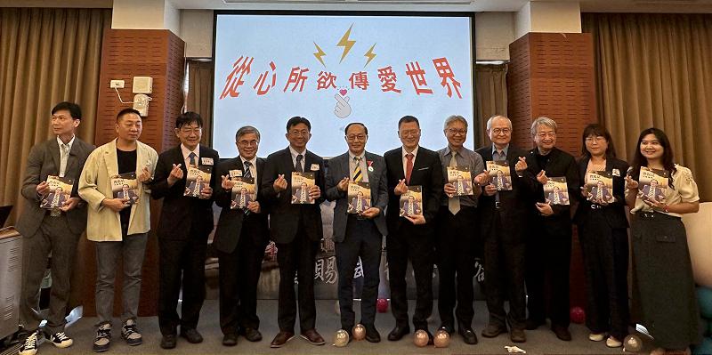 台灣資深整形名醫曹賜斌新書發表會高雄場 已故恩師羅慧夫人工智慧技術現身祝福