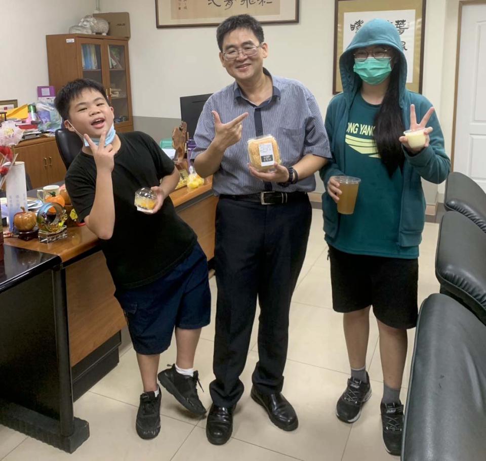 鳳陽國小畢業感恩餐會 學生取材在地製作套餐飲品秀校定課程成果