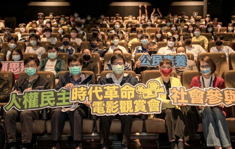 出席時代革命電影觀賞會 陳其邁致敬香港反送中勇氣勉不分國界爭取民主自由