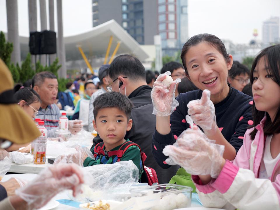 高雄米食節 蛇(什)麼都好吃 中央公園成為熱鬧的米食博覽會