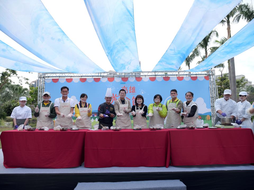 高雄米食節 蛇(什)麼都好吃 中央公園成為熱鬧的米食博覽會