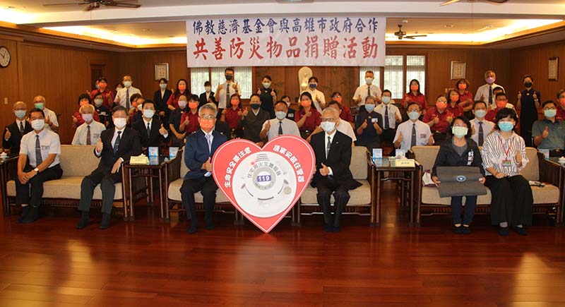 慈濟基金會捐高市消防局住警器、福慧床、毛毯等防災物資 嘉惠獨居身障低收家庭