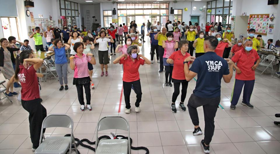 高市府攜手日月光集團領先全台打造行動健身房 114年首站續巡迴仁武區嘉惠銀髮族