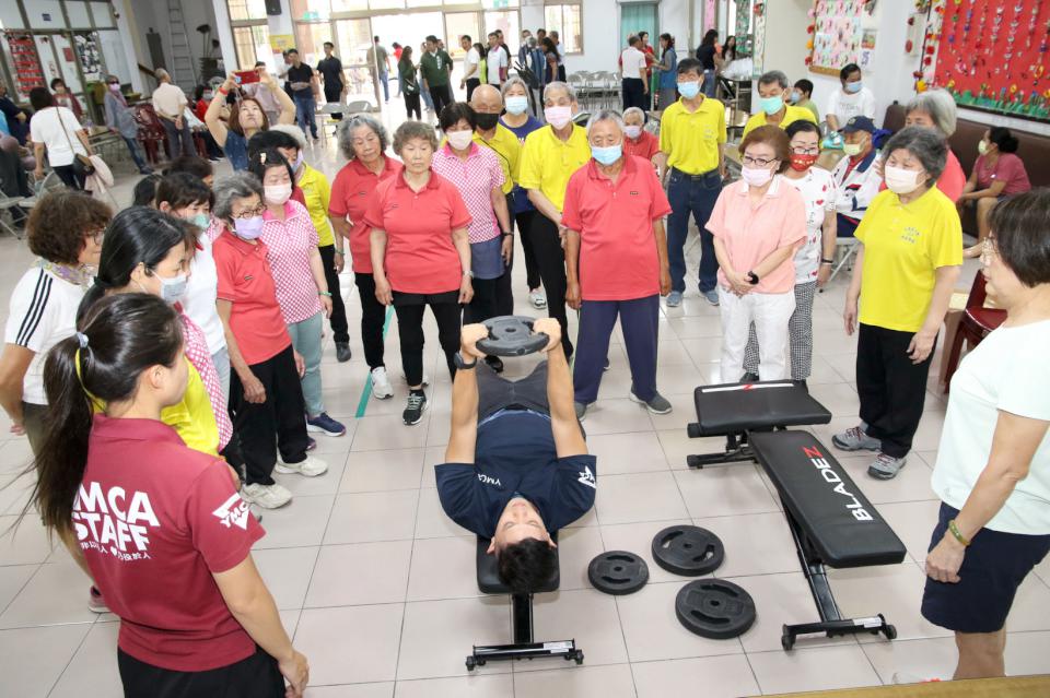 高市府攜手日月光集團領先全台打造行動健身房 114年首站續巡迴仁武區嘉惠銀髮族