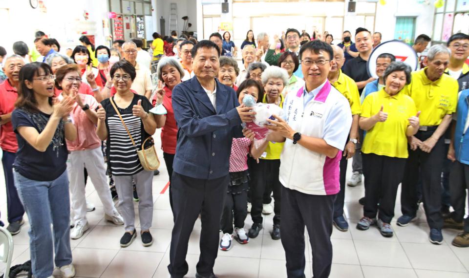 高市府攜手日月光集團領先全台打造行動健身房 114年首站續巡迴仁武區嘉惠銀髮族